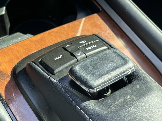 Used 2020 Lexus LX 570 4WD w/ Luxury Package image 44