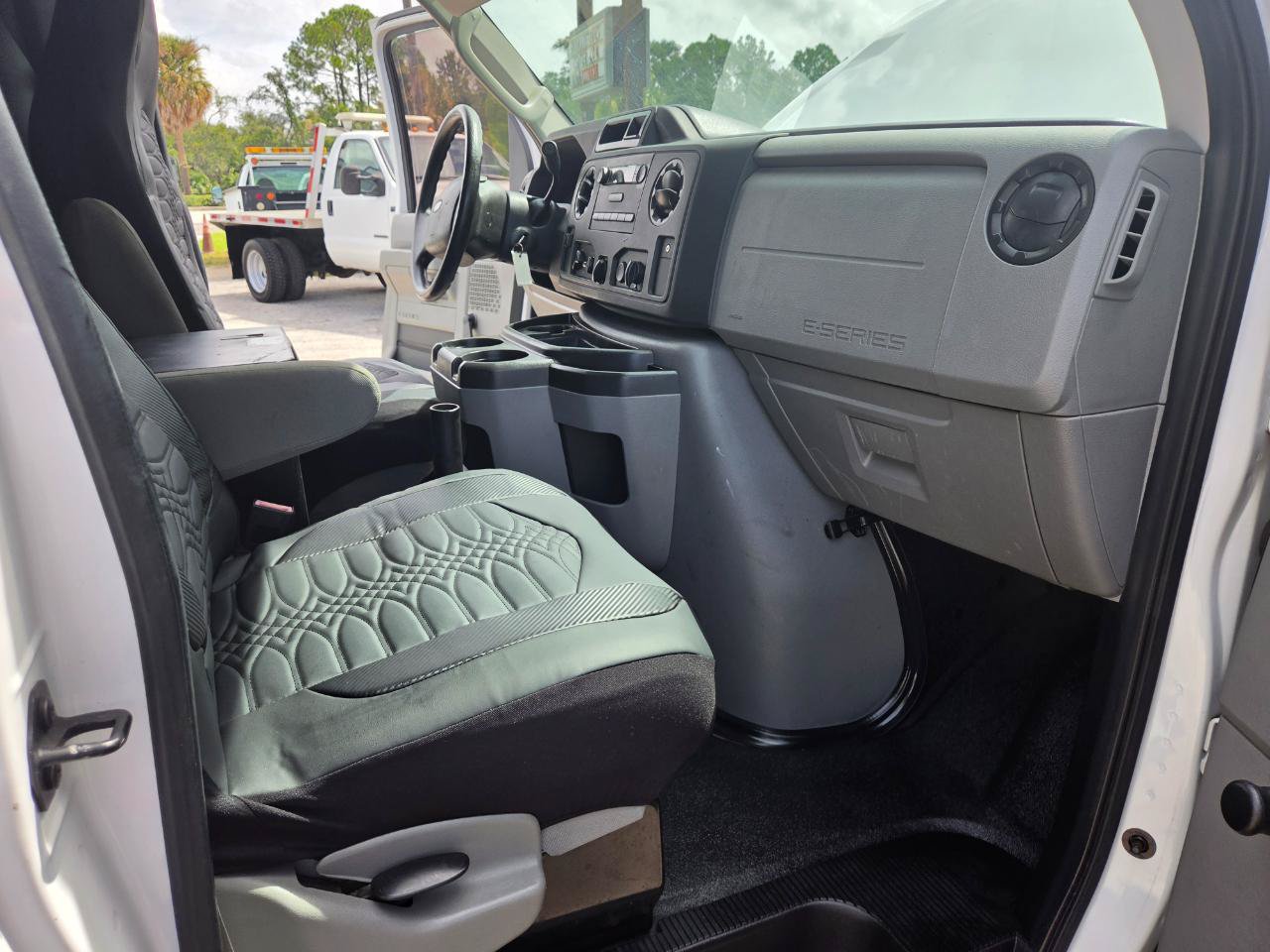 Used 2014 Ford E-150 and Econoline 150 RWD image 14