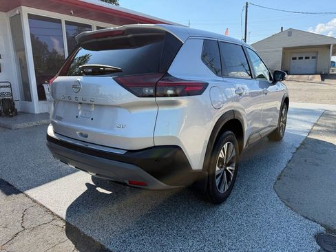 Used 2023 Nissan Rogue SV FWD image 9