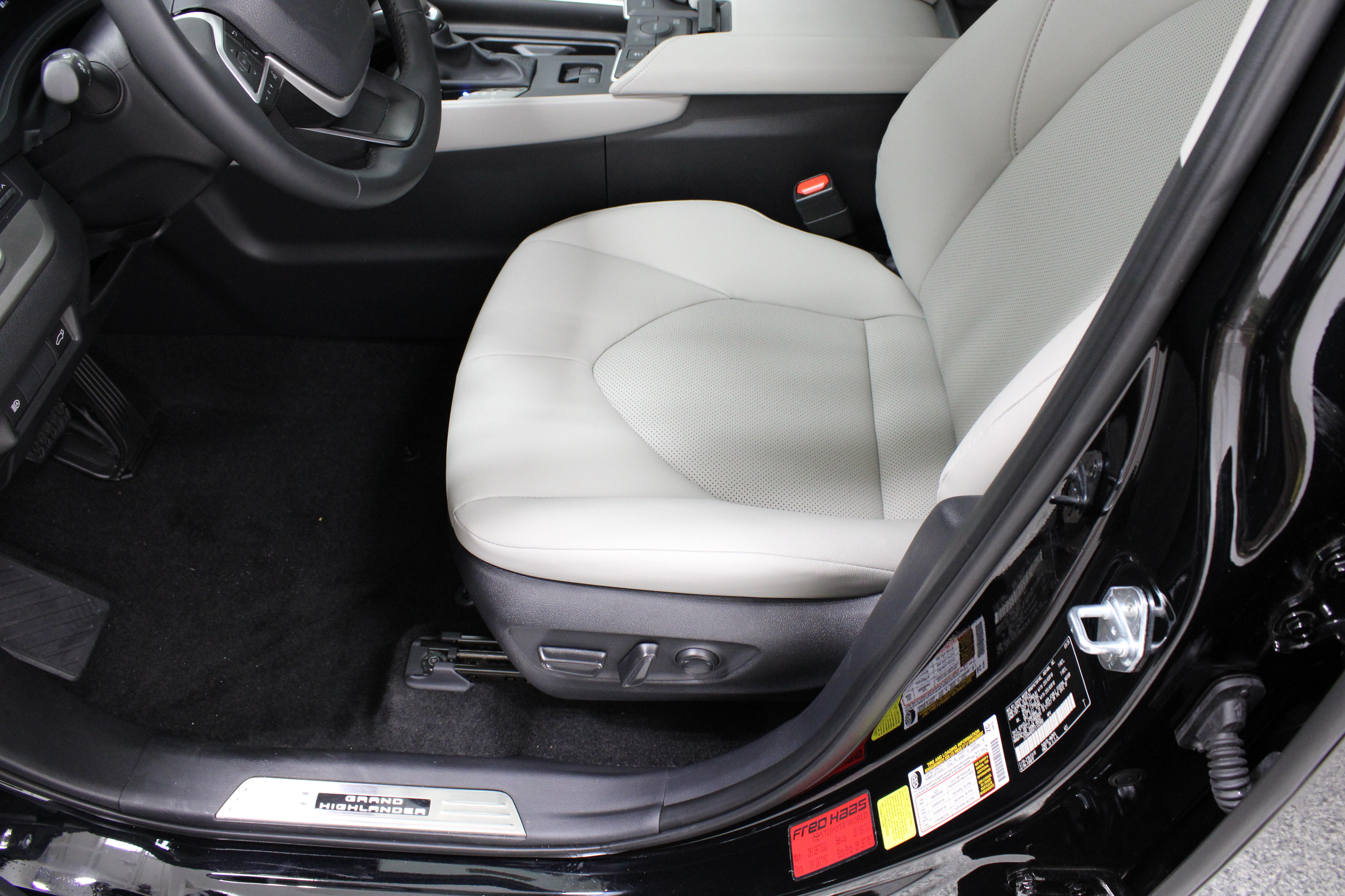 Used 2026 Toyota Grand Highlander AWD image 15