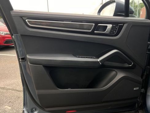 Used 2019 Porsche Cayenne w/ Premium Plus Package AWD/4WD image 10