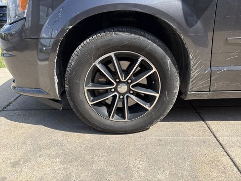 Used 2017 Dodge Grand Caravan SE FWD image 10