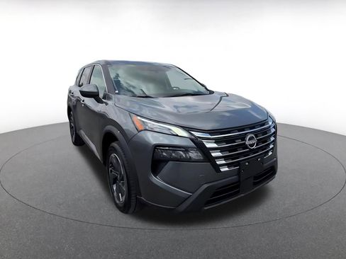 Used 2025 Nissan Rogue SV FWD image 3