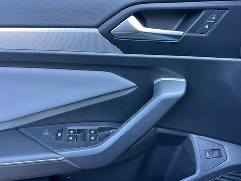 Certified 2025 Volkswagen Jetta SE image 11