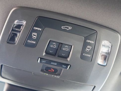 Used 2024 Toyota Sienna XLE FWD image 39
