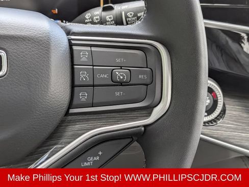 Used 2022 Jeep Wagoneer Series III w/ Premium Group I AWD/4WD image 26