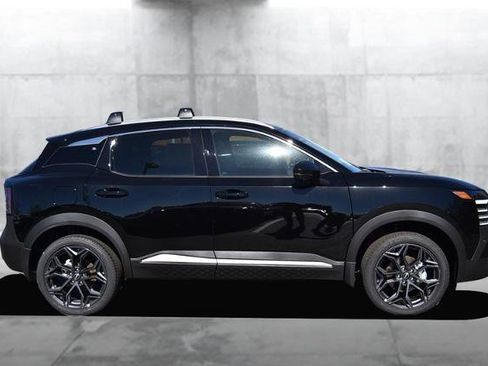 New 2025 Nissan Kicks SR image 5