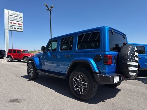 Used 2025 Jeep Wrangler Unlimited Sahara AWD/4WD image 6