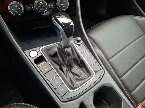 Used 2023 Volkswagen Jetta SE w/ Black Wheel Package FWD image 16