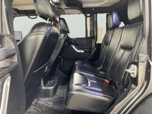 Used 2016 Jeep Wrangler Unlimited Rubicon image 16