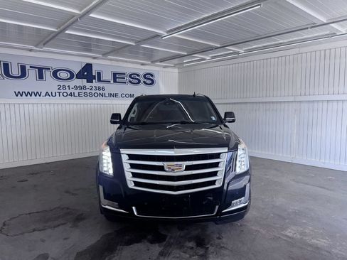 Used 2016 Cadillac Escalade Luxury RWD image 2