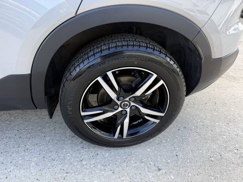 Used 2023 Volvo XC40 B5 Core AWD/4WD image 35