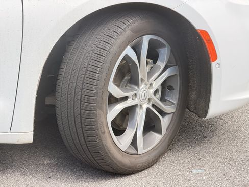 Used 2026 Chrysler Pacifica Pinnacle FWD image 9