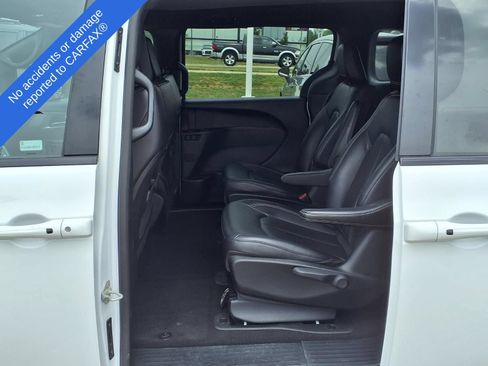 Used 2024 Chrysler Pacifica Limited FWD image 12