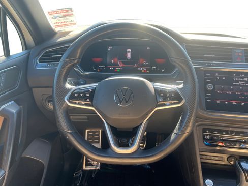 Used 2022 Volkswagen Tiguan SE R-Line image 12