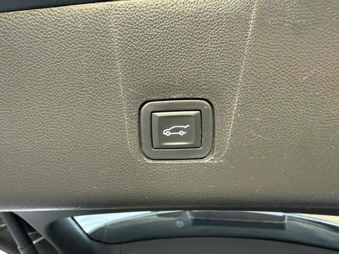 Used 2019 Chevrolet Traverse LT w/ LPO, Floor Liner Package FWD image 84