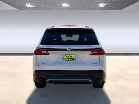 Used 2025 Toyota Grand Highlander AWD image 10