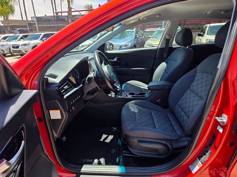 Used 2022 Kia Niro LXS FWD image 16