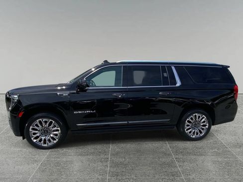 Used 2023 GMC Yukon XL Denali Ultimate AWD/4WD image 2
