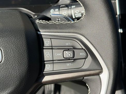 New 2025 Jeep Grand Cherokee Limited image 17