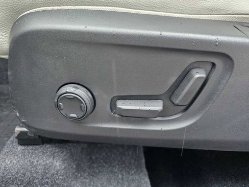 Certified 2025 Volvo XC40 B5 Plus w/ Protection Package Premier image 26