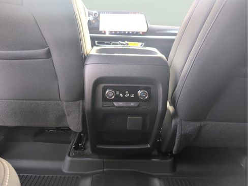 New 2026 Chevrolet Traverse LT w/ Driver Confidence Package FWD image 21