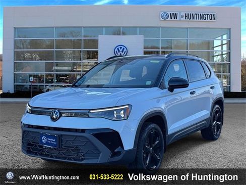 Certified 2025 Volkswagen Taos SE w/ Taos Adventure Package (SXB) image 4