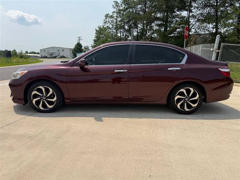 Used 2017 Honda Accord EX image 4