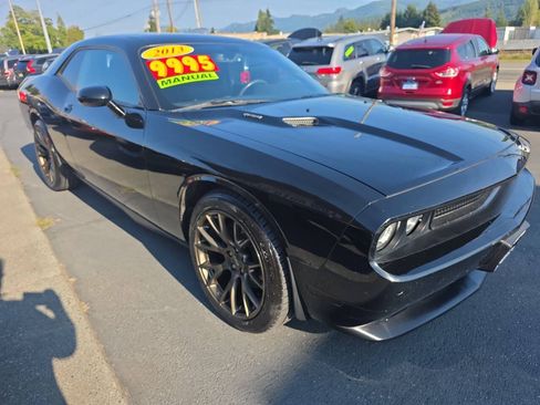 Used 2013 Dodge Challenger R/T RWD image 1