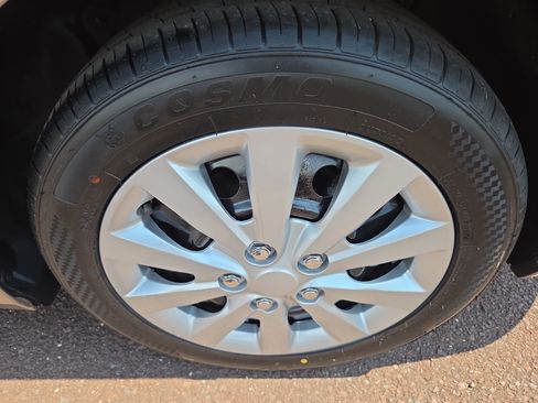Used 2011 Hyundai Elantra GLS FWD image 11