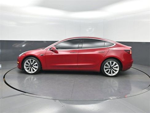 Used 2019 Tesla Model 3 Standard Range Plus image 2