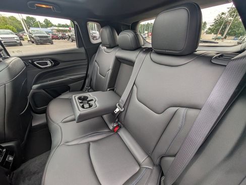New 2025 Jeep Compass Limited w/ Sun & Sound Group image 17