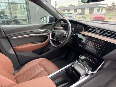 Used 2022 Audi e-tron Premium w/ Convenience Plus Package AWD/4WD image 13