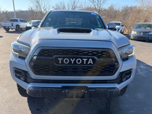 Used 2017 Toyota Tacoma TRD Pro image 2