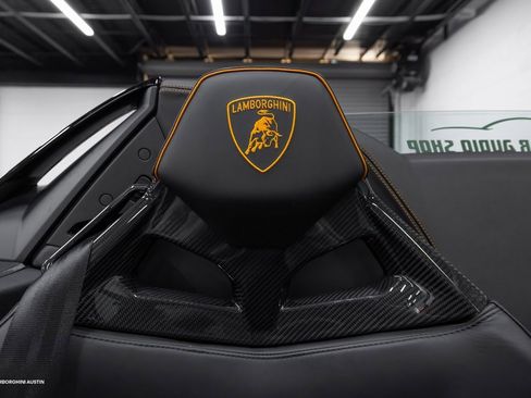 Used 2021 Lamborghini Huracan EVO image 45