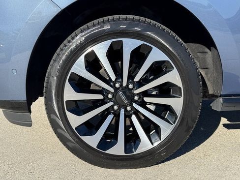 Used 2022 Lincoln Navigator Reserve image 13