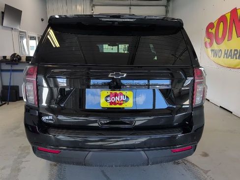 Used 2023 Chevrolet Suburban Z71 image 3