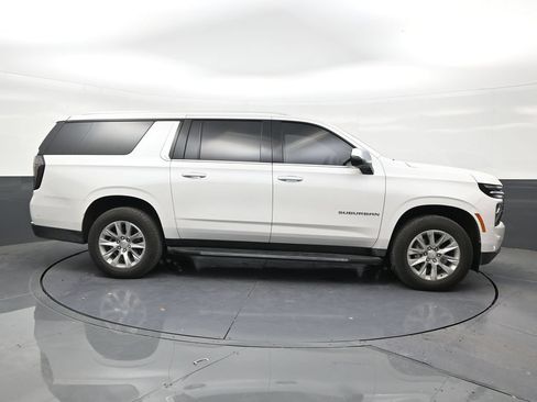 Used 2025 Chevrolet Suburban Premier RWD image 6