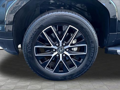 Used 2025 Lexus GX 550 w/ Accessory Package (2T) AWD/4WD image 11