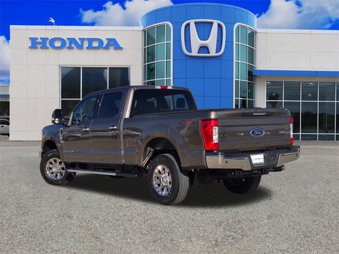 Used 2019 Ford F250 Lariat w/ Chrome Package image 5