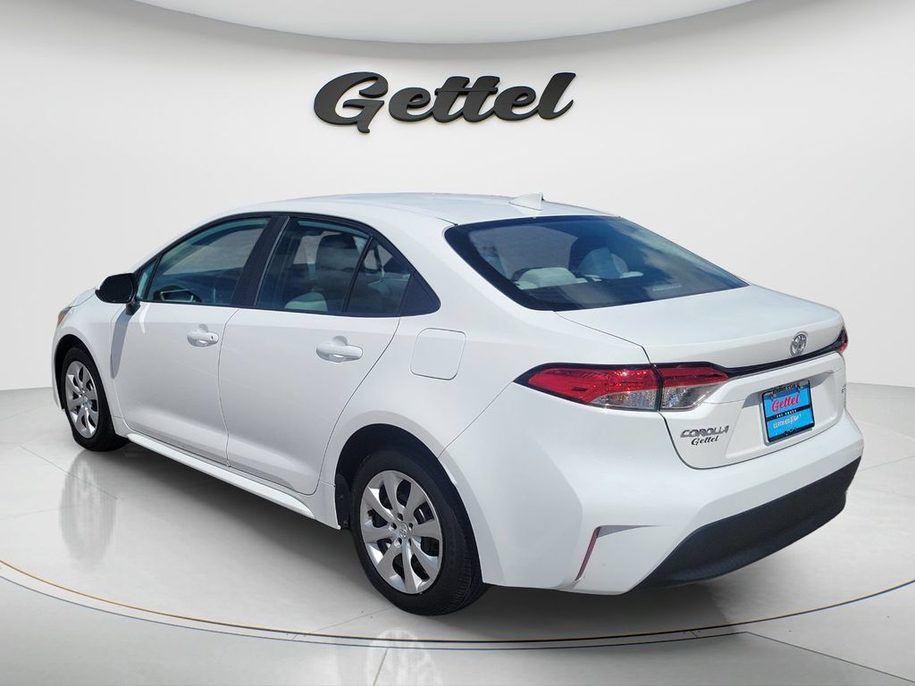 Certified 2025 Toyota Corolla LE FWD image 7