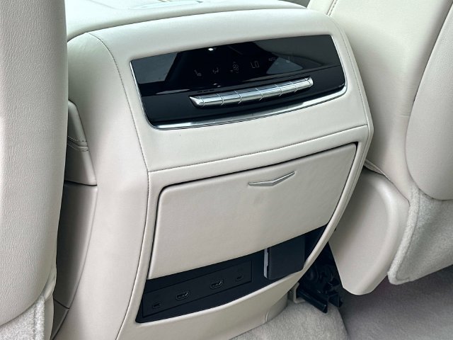 Used 2026 Cadillac Escalade Platinum Luxury AWD/4WD image 18