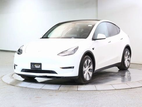 Used 2022 Tesla Model Y Long Range image 12