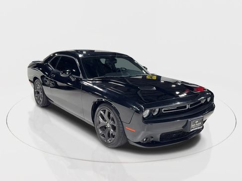 Used 2018 Dodge Challenger SXT Plus image 10