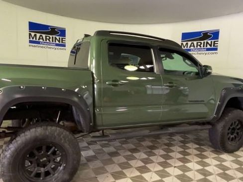 Used 2022 Toyota Tacoma TRD Sport w/ Technology Package AWD/4WD image 2