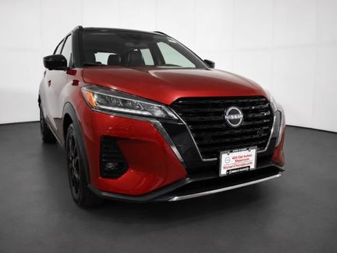 Used 2024 Nissan Kicks SR w/ SR Premium Package FWD image 3