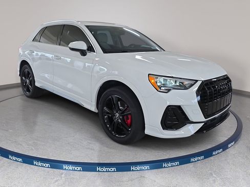 Used 2022 Audi Q3 2.0T Premium w/ Convenience Package AWD/4WD image 4