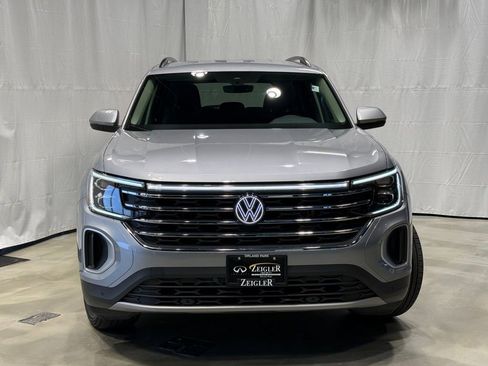 Used 2024 Volkswagen Atlas SE image 2