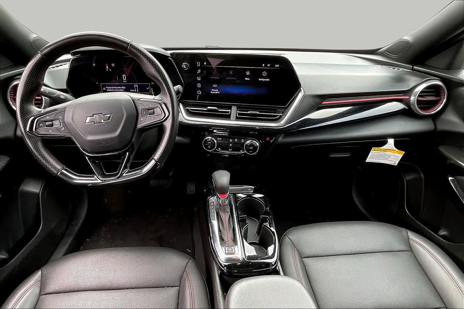 Used 2025 Chevrolet Trax RS w/ Sunroof Package FWD image 16