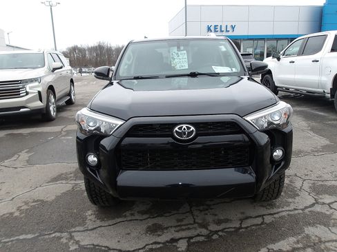 Used 2018 Toyota 4Runner SR5 Premium image 2